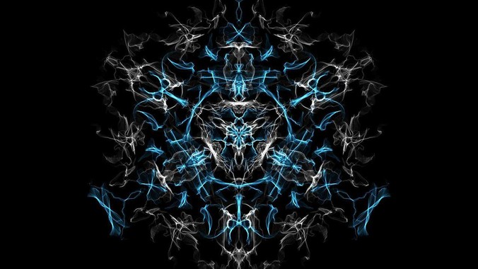 Labubu大量补货造成二手价格腰斩，你能用经济学解释这种市场金融现象么？